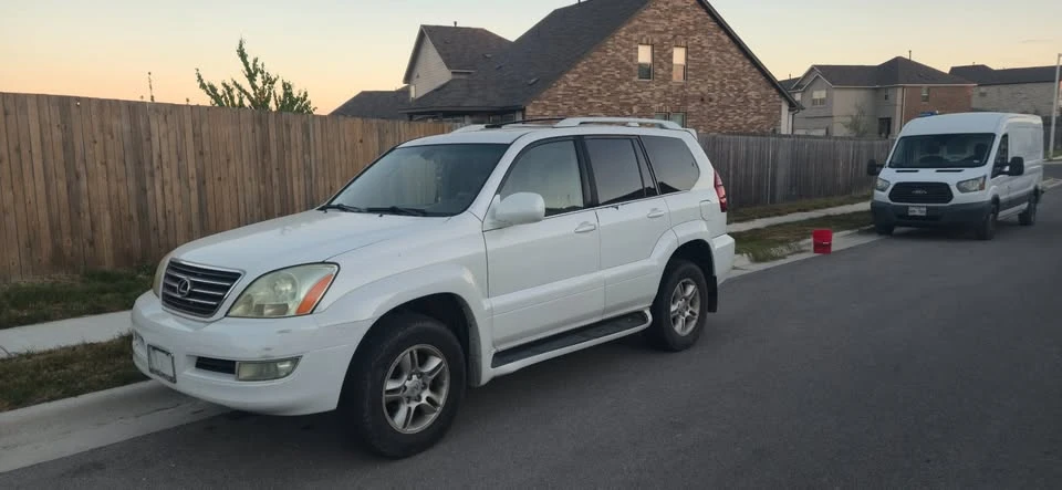 2004 Lexus GX 1st Gen - Image 3 of 12