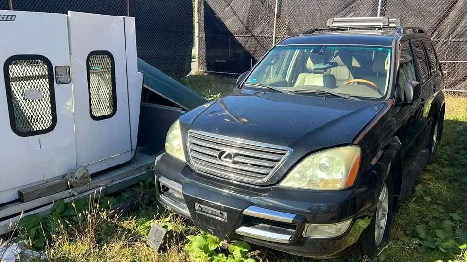 2004 Lexus GX 1st Gen - Image 3 of 8