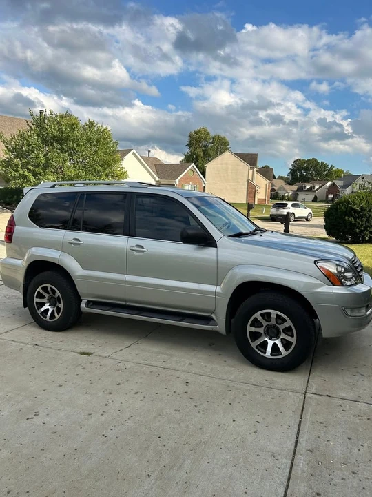 2004 Lexus GX 1st Gen - Image 2 of 10