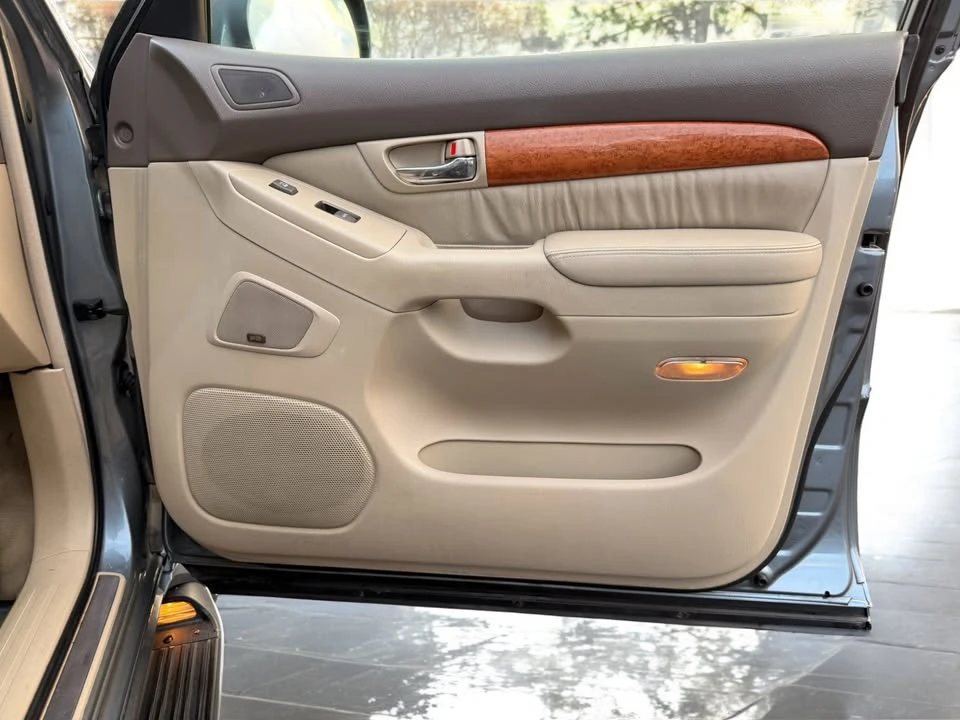2004 Lexus GX 1st Gen - Image 20 of 20