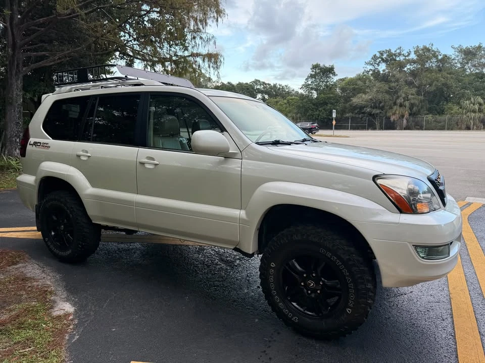 2004 Lexus GX 1st Gen - Image 3 of 18