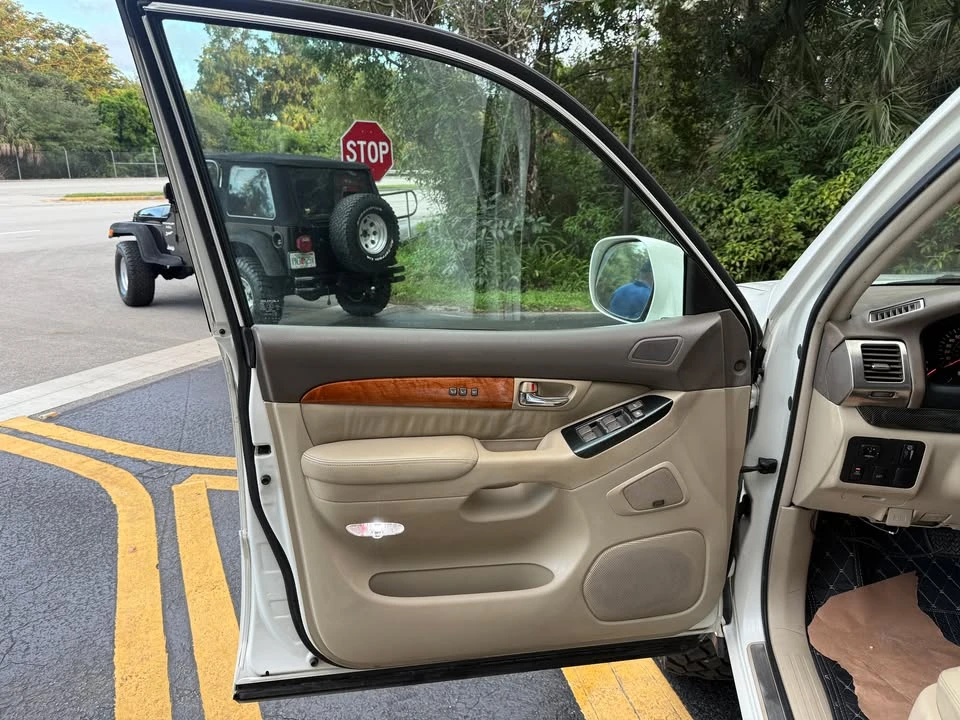 2004 Lexus GX 1st Gen - Image 18 of 18