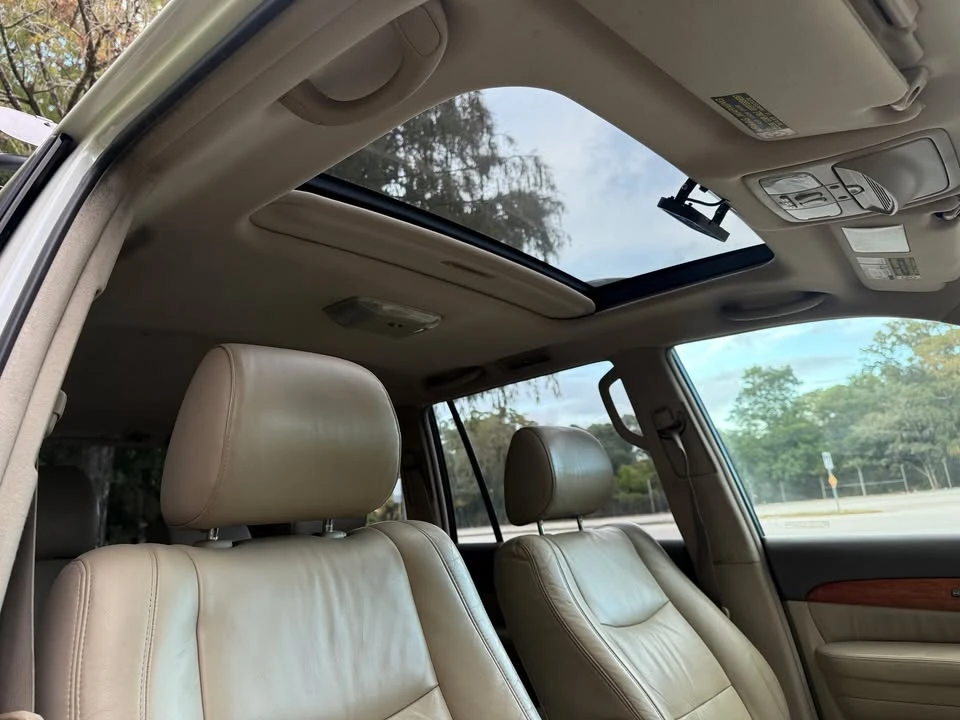 2004 Lexus GX 1st Gen - Image 12 of 18