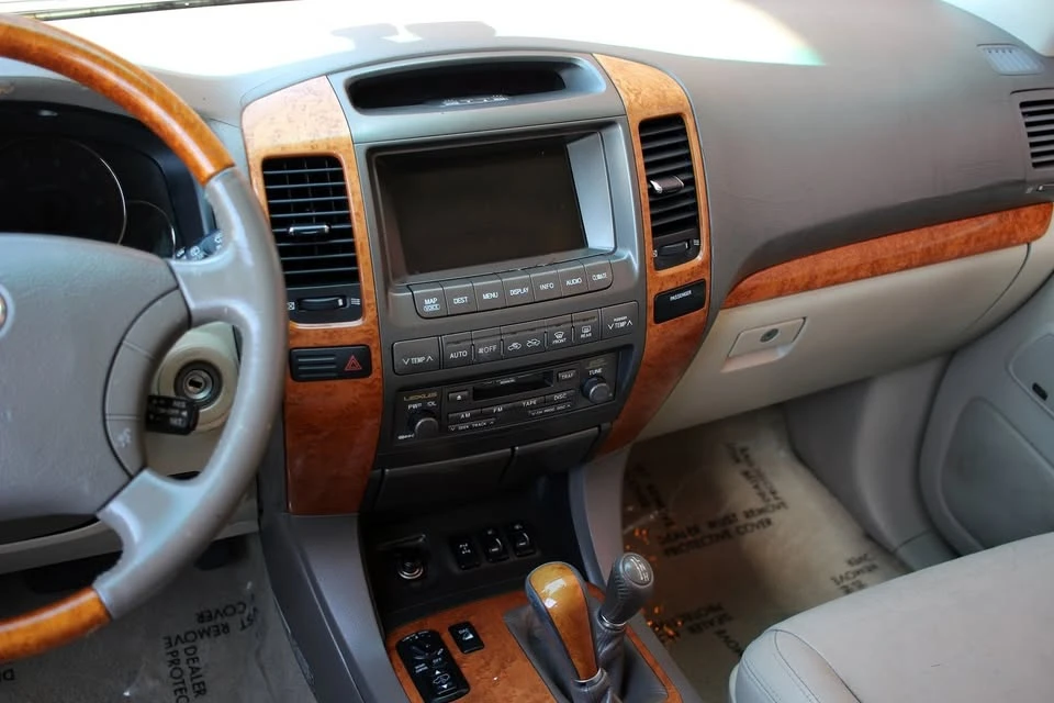 2004 Lexus GX 1st Gen - Image 10 of 20