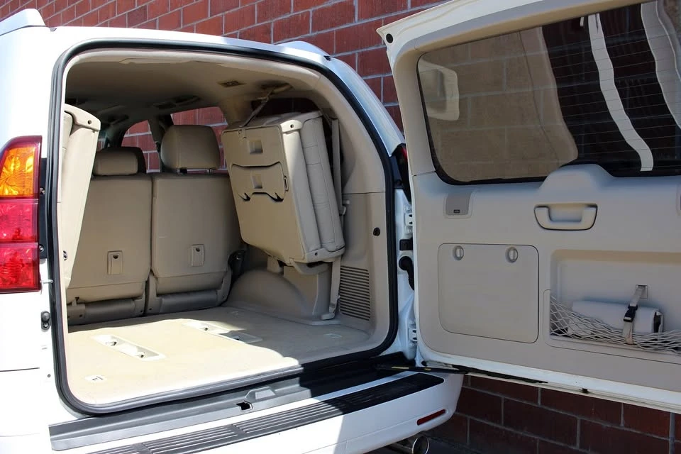 2004 Lexus GX 1st Gen - Image 17 of 20