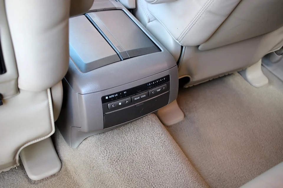 2004 Lexus GX 1st Gen - Image 13 of 20