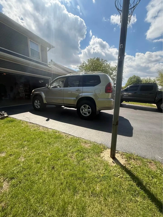 2004 Lexus GX 1st Gen - Image 6 of 9