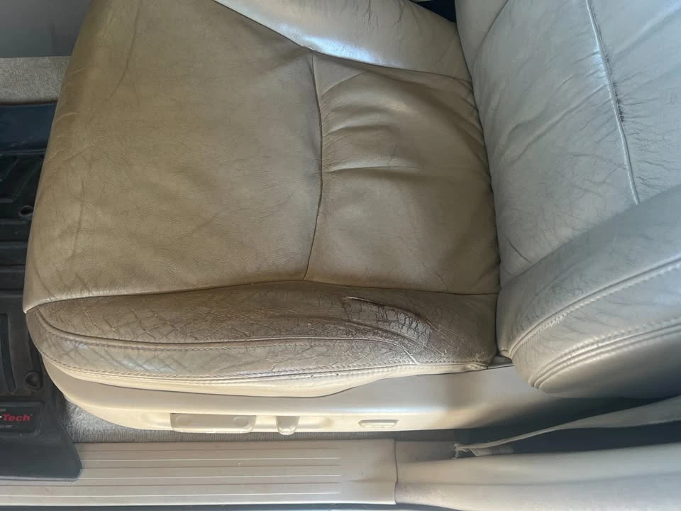2004 Lexus GX 1st Gen - Image 16 of 19