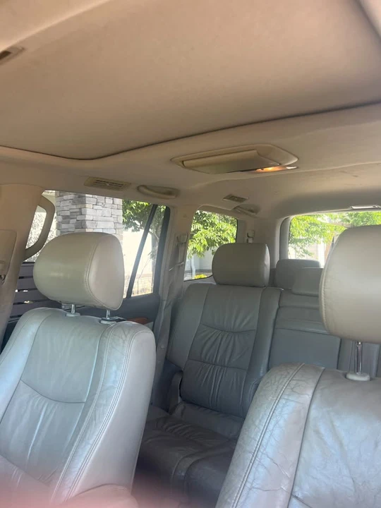 2004 Lexus GX 1st Gen - Image 12 of 19
