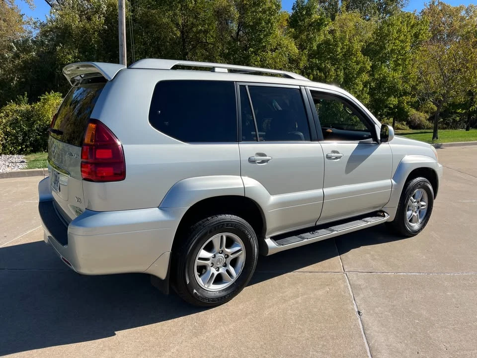 2004 Lexus GX 1st Gen - Image 4 of 20