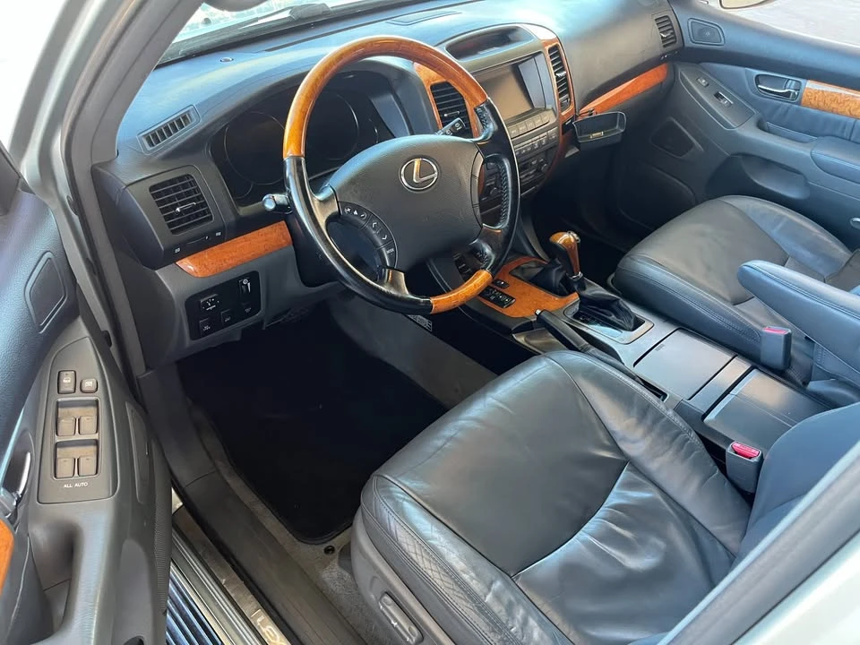 2004 Lexus GX 1st Gen - Image 12 of 20