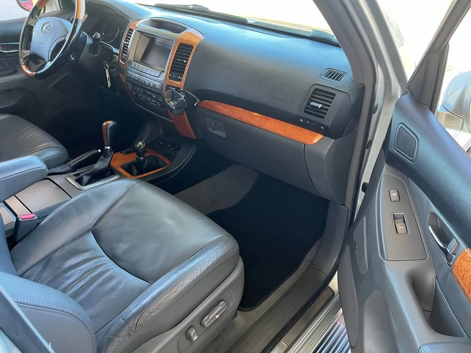 2004 Lexus GX 1st Gen - Image 15 of 20