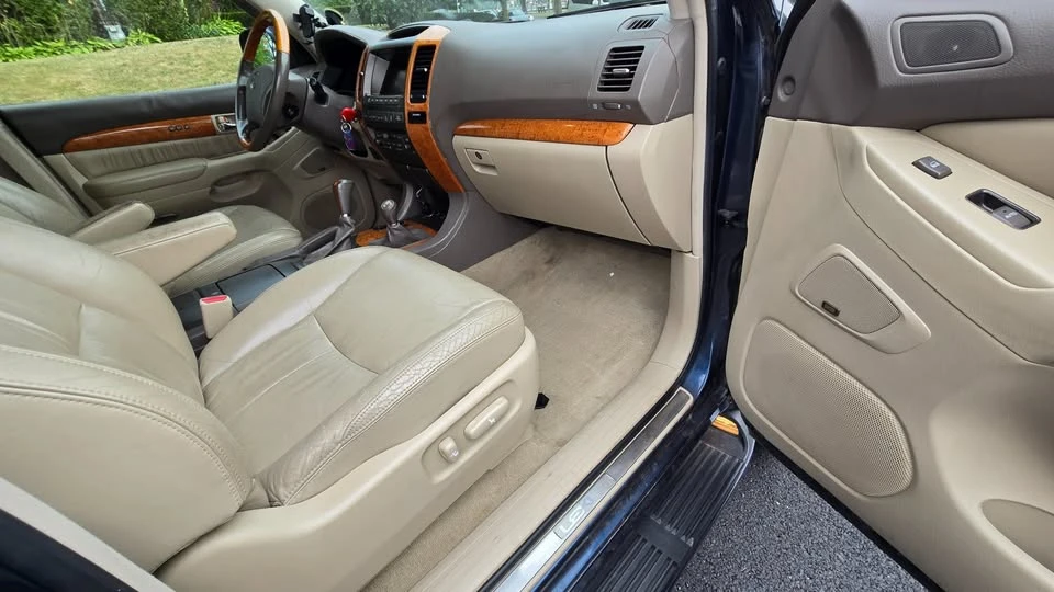 2004 Lexus GX 1st Gen - Image 11 of 19