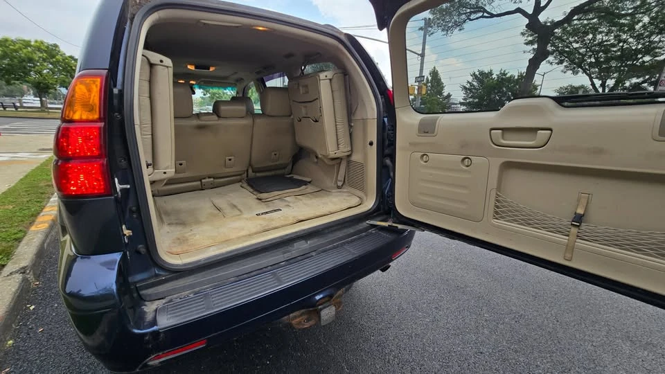 2004 Lexus GX 1st Gen - Image 13 of 19