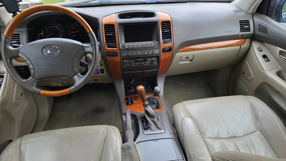 2004 Lexus GX 1st Gen - Image 17 of 19