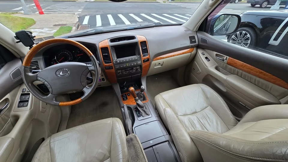 2004 Lexus GX 1st Gen - Image 16 of 19