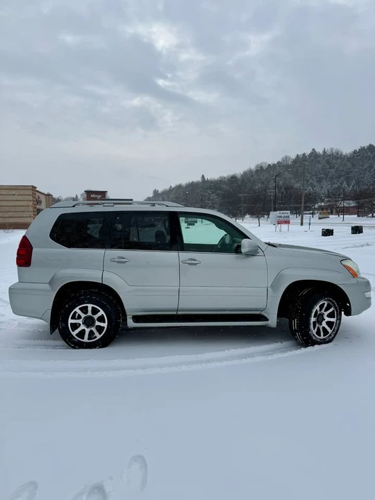 2004 Lexus GX 1st Gen - Image 6 of 12