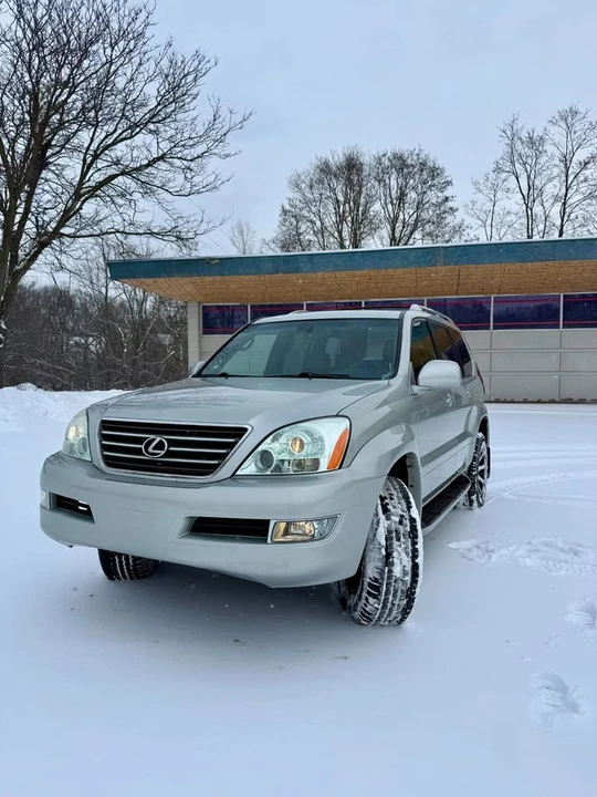 2004 Lexus GX 1st Gen - Image 2 of 12