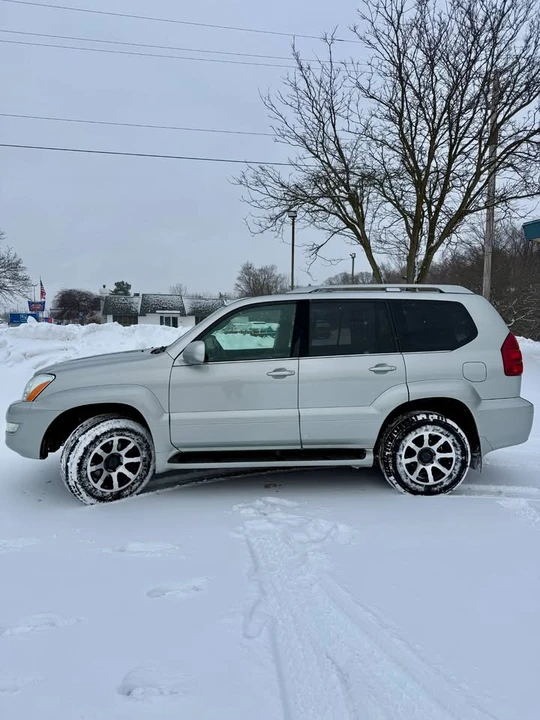 2004 Lexus GX 1st Gen - Image 4 of 12