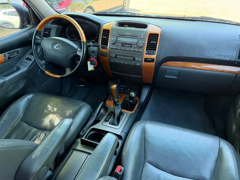 2004 Lexus GX 1st Gen - Image 17 of 20