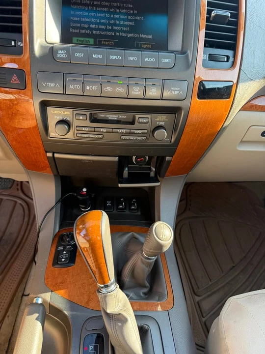 2004 Lexus GX 1st Gen - Image 12 of 18