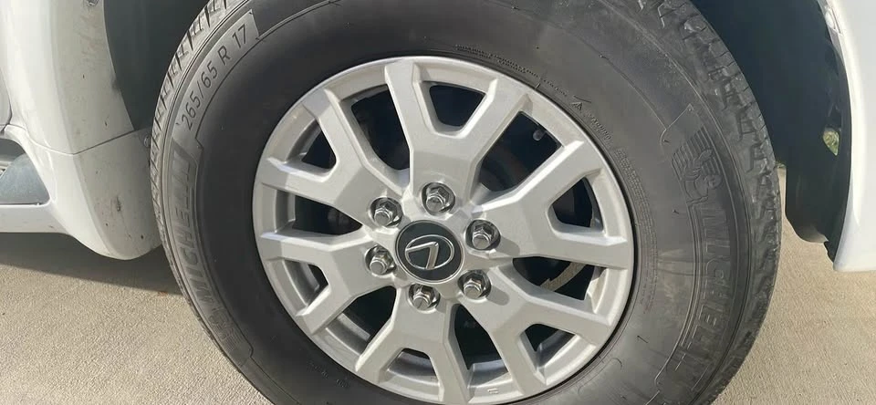 2004 Lexus GX 1st Gen - Image 4 of 5