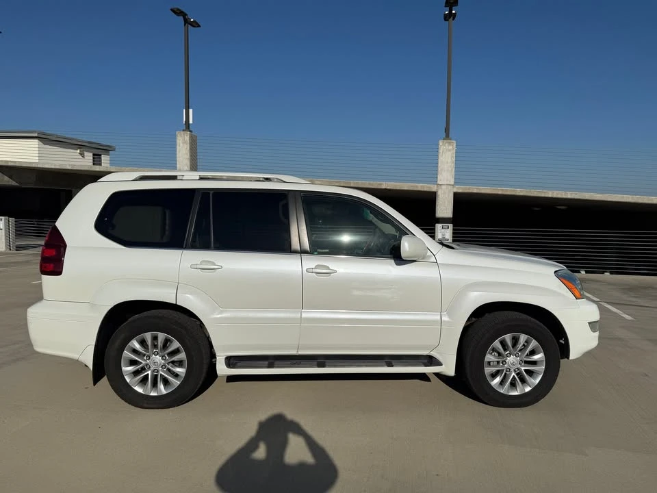 2004 Lexus GX 1st Gen - Image 3 of 18
