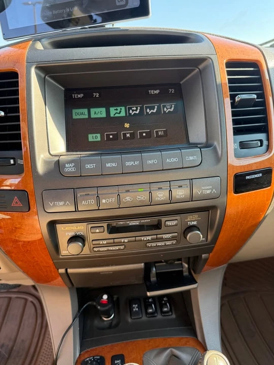 2004 Lexus GX 1st Gen - Image 13 of 18
