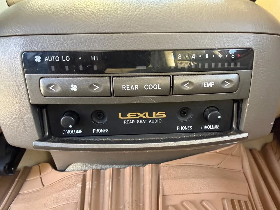 2004 Lexus GX 1st Gen - Image 11 of 18