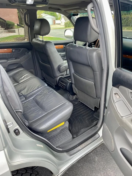 2004 Lexus GX 1st Gen - Image 12 of 20