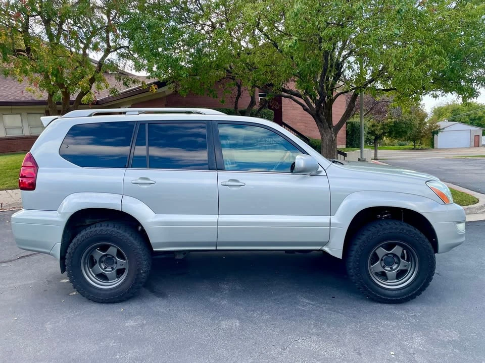 2004 Lexus GX 1st Gen - Image 4 of 20
