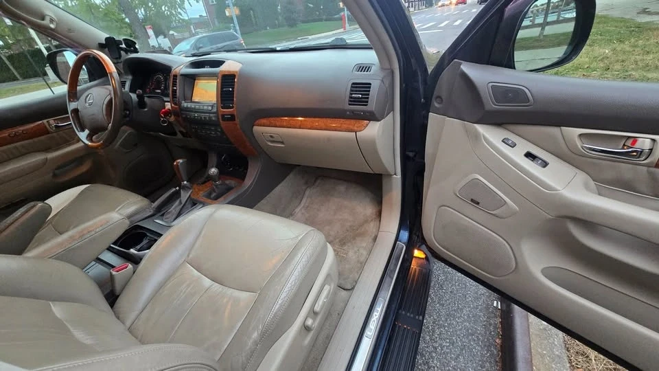 2004 Lexus GX 1st Gen - Image 11 of 16