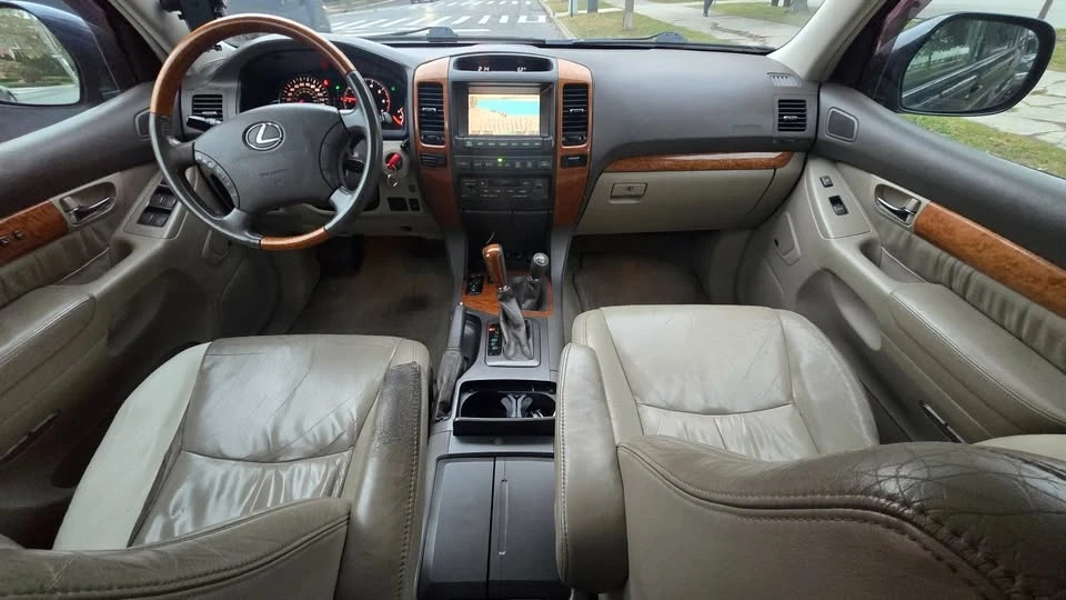 2004 Lexus GX 1st Gen - Image 13 of 16