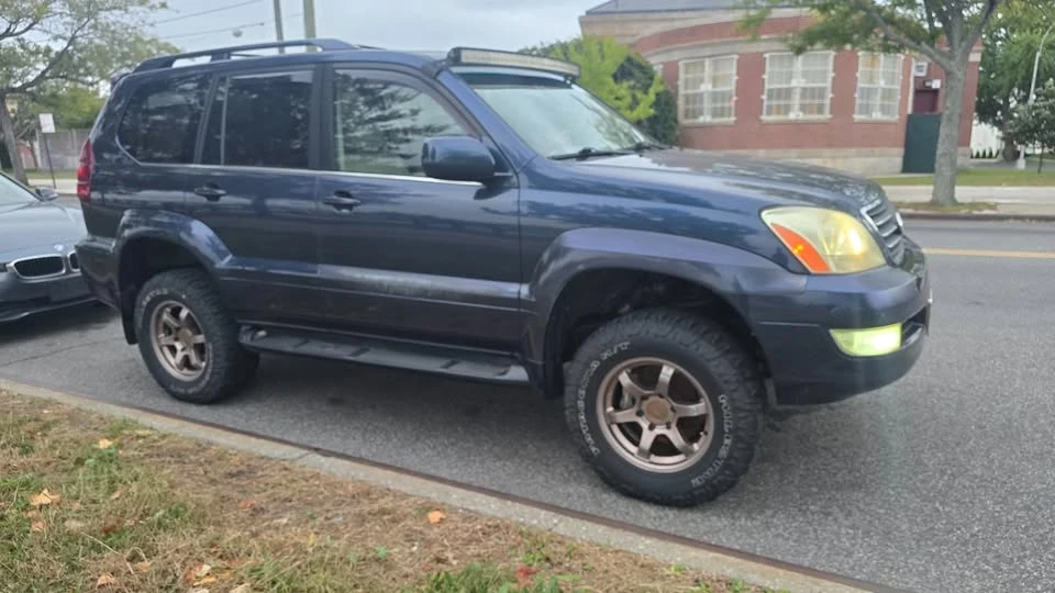 2004 Lexus GX 1st Gen - Image 2 of 17