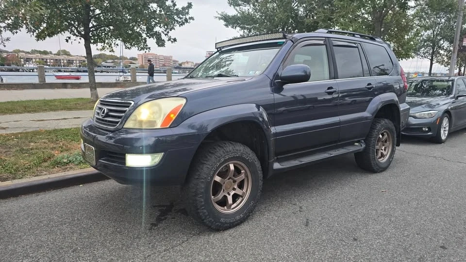 2004 Lexus GX 1st Gen - Image 3 of 16