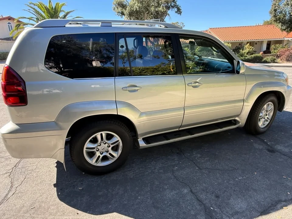 2004 Lexus GX 1st Gen - Image 3 of 10