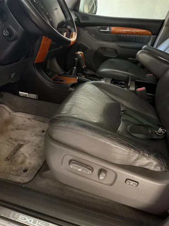 2004 Lexus GX 1st Gen - Image 7 of 10