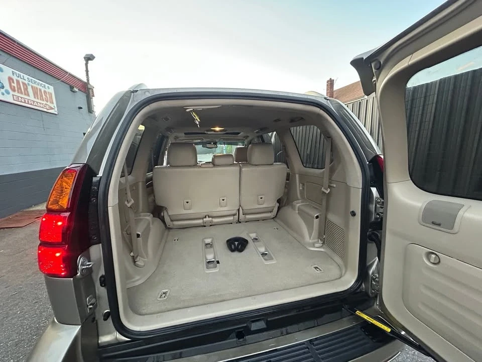 2004 Lexus GX 1st Gen - Image 9 of 20