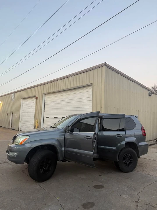 2004 Lexus GX 1st Gen - Image 11 of 20