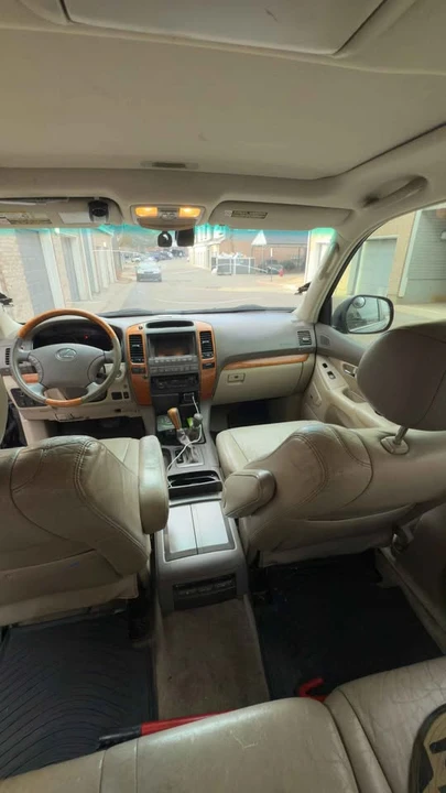 2004 Lexus GX 1st Gen - Image 11 of 14
