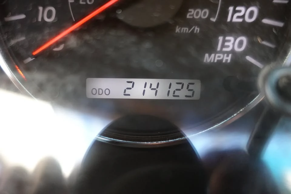 2004 Lexus GX 1st Gen - Image 11 of 12