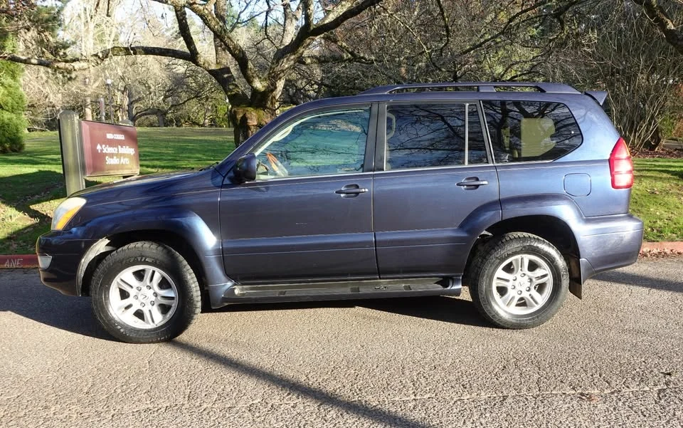 2004 Lexus GX 1st Gen - Image 2 of 12