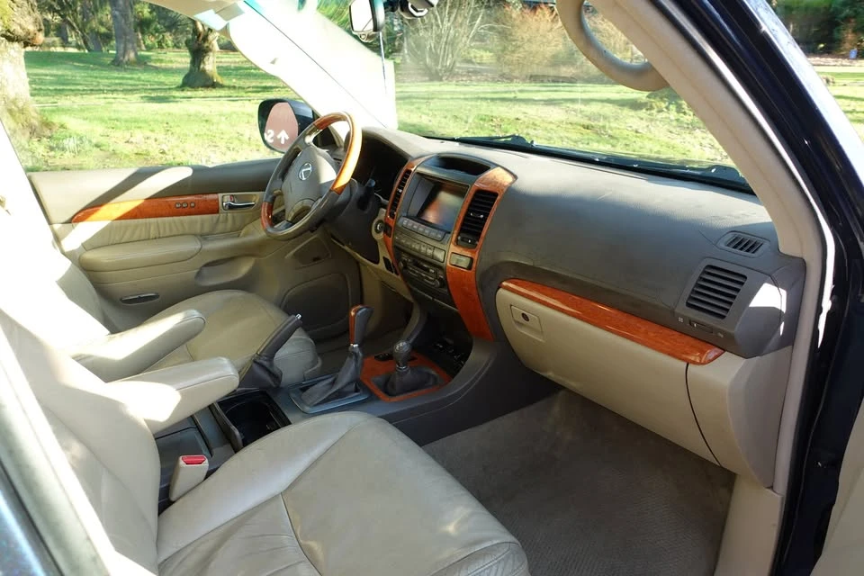 2004 Lexus GX 1st Gen - Image 10 of 12