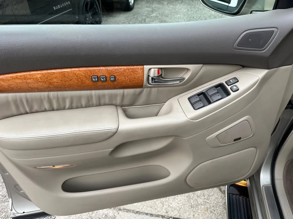 2004 Lexus GX 1st Gen - Image 9 of 20