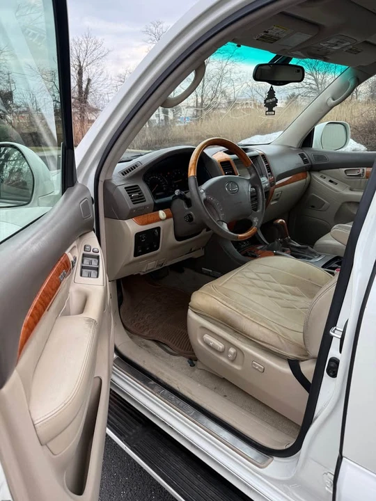 2004 Lexus GX 1st Gen - Image 6 of 12