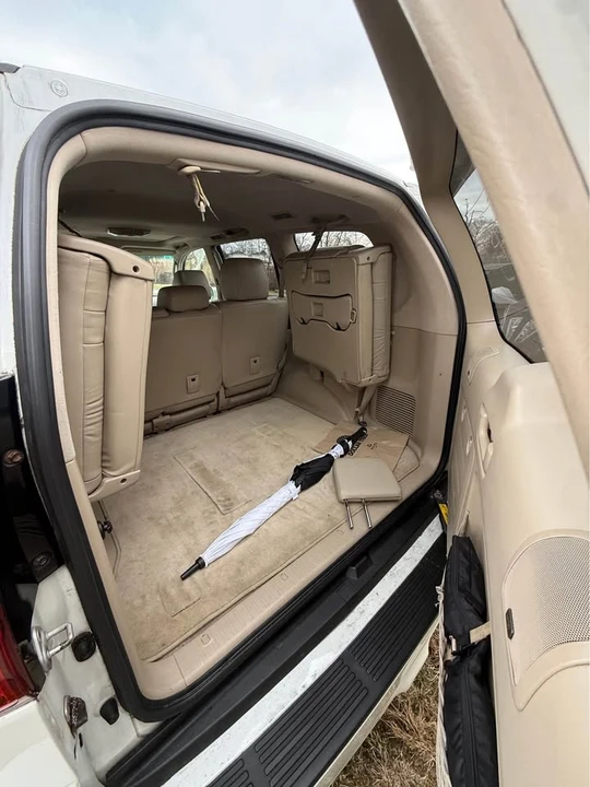 2004 Lexus GX 1st Gen - Image 4 of 12