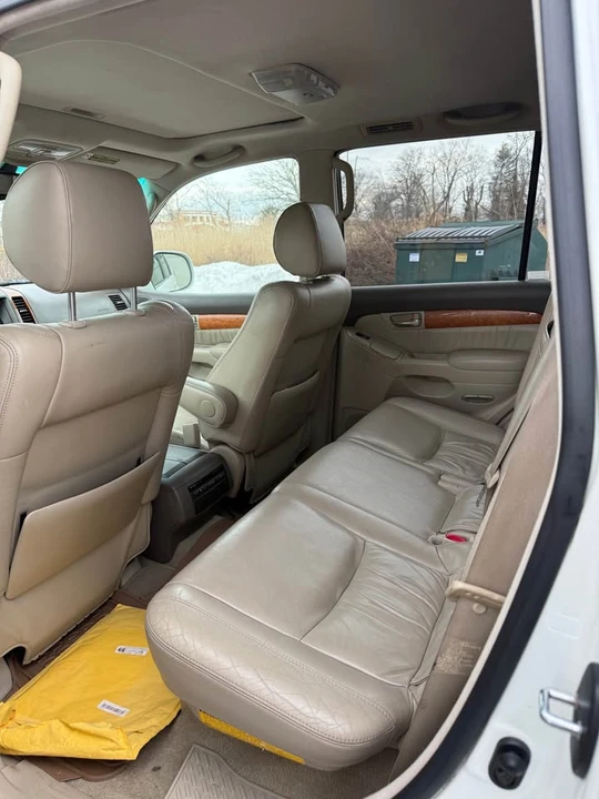 2004 Lexus GX 1st Gen - Image 5 of 12