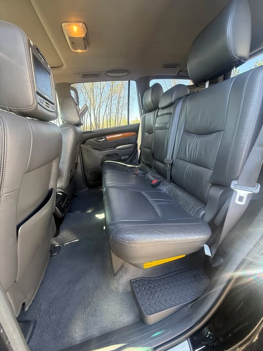 2004 Lexus GX 1st Gen - Image 12 of 16