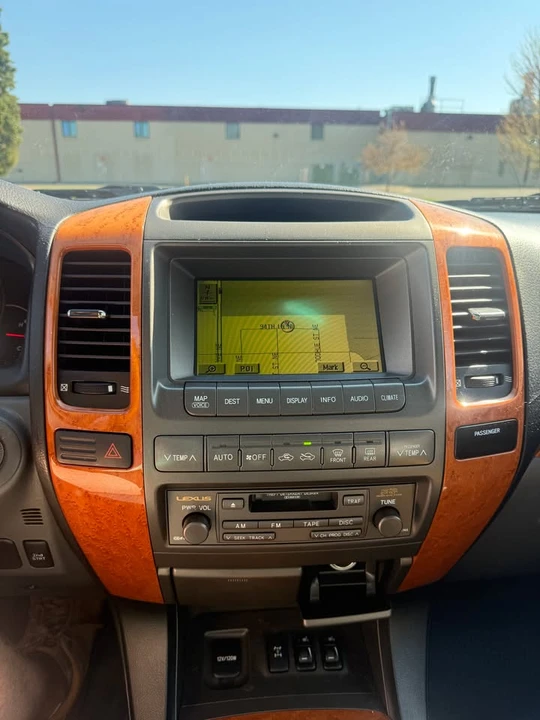 2004 Lexus GX 1st Gen - Image 11 of 16