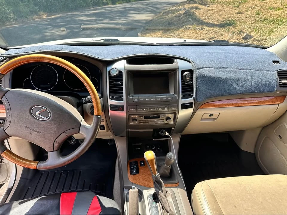 2004 Lexus GX 1st Gen - Image 5 of 10